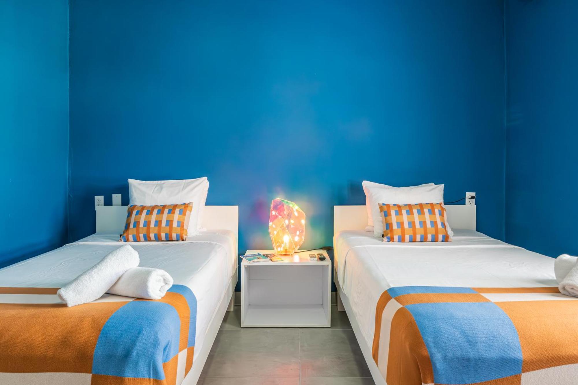 The Freedom Hotel ウィレムスタッド エクステリア 写真